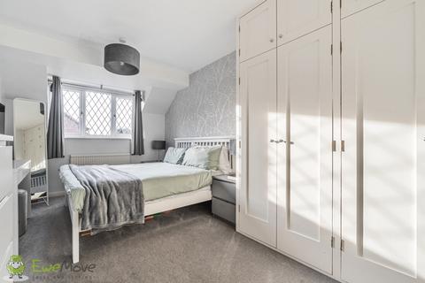 8 Carrington Crescent, Tadley, RG26 4XE