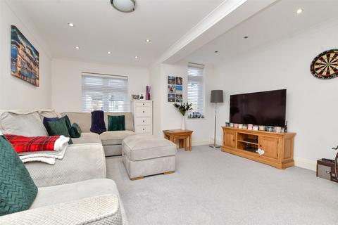 3 bedroom ground floor flat for sale, Reddown Road, Coulsdon, Surrey