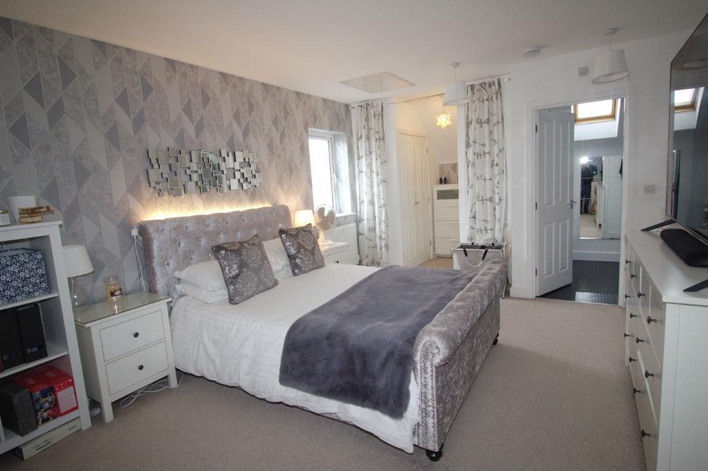 Master Bedroom Ensuite &amp; Dresser