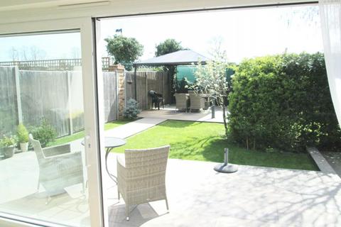 7 Chivenor Grove, Kingston Upon Thames, KT2 5GE