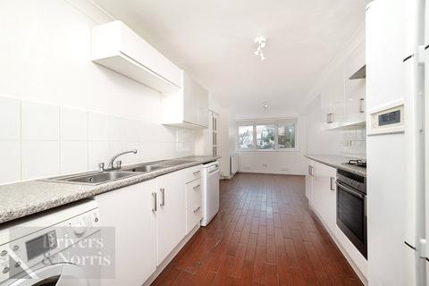 5 bedroom end of terrace house to rent, Priory Close, Finchley, London, N3