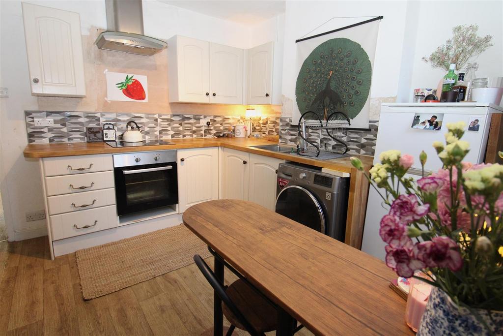 Kitchen 1.JPG