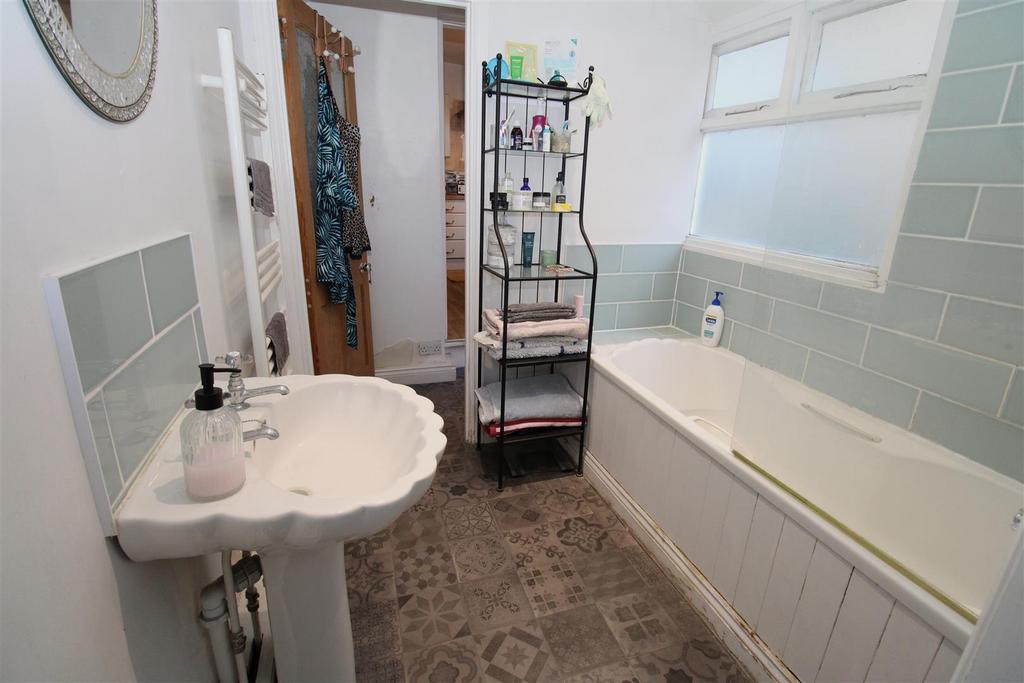 Bathroom 1.JPG