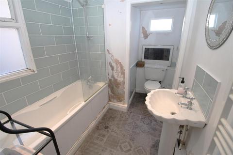 31 Manor Road, Erith, DA8 2AE