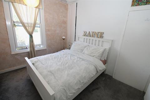 31 Manor Road, Erith, DA8 2AE