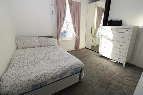 31 Manor Road, Erith, DA8 2AE
