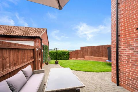 43 Balmoral Drive, Grantham, NG31 8SY