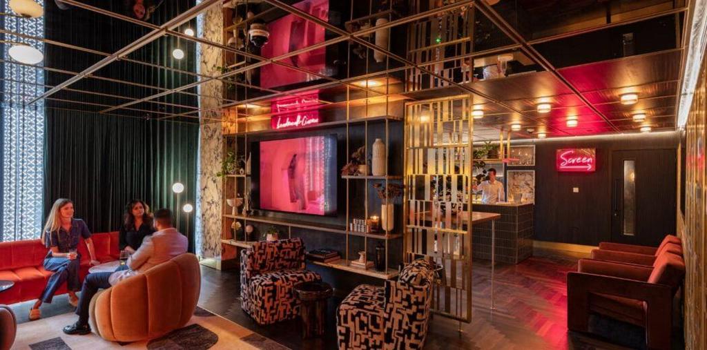 66a26cffa0a0e7d90c6b17fe amenities-cinema-2-2x-105