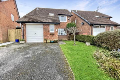 3 bedroom detached house for sale, Gilder Close, Luton, Bedfordshire, LU3 4AX