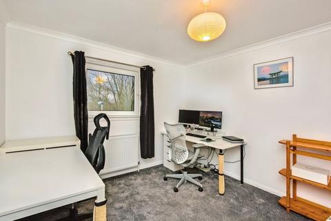 60 Deanburn, Penicuik, EH26 0HX