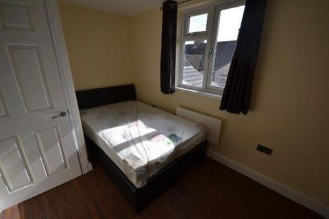 2 bedroom flat to rent, Westbury Road, Leicester