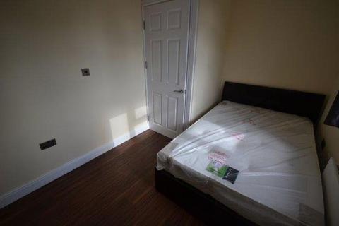 2 bedroom flat to rent, Westbury Road, Leicester