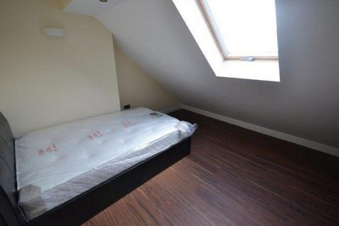 2 bedroom flat to rent, Westbury Road, Leicester