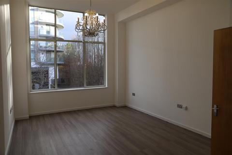 2 bedroom apartment to rent, Great West Road, Brentford TW8