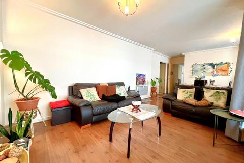 2 bedroom flat to rent, Centrium, Woking GU22