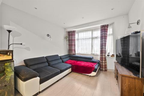 3 bedroom end of terrace house for sale, Lansbury Avenue, Feltham TW14