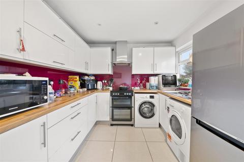 3 bedroom end of terrace house for sale, Lansbury Avenue, Feltham TW14