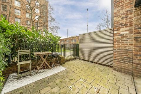 3 bedroom flat for sale, Hanbury Road, London W3