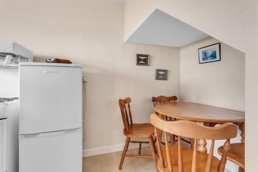 Kitchen 2.jpg