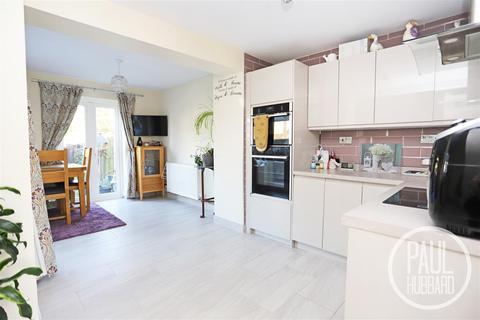 3 bedroom semi-detached house for sale, Peregrine Way, Kessingland, NR33