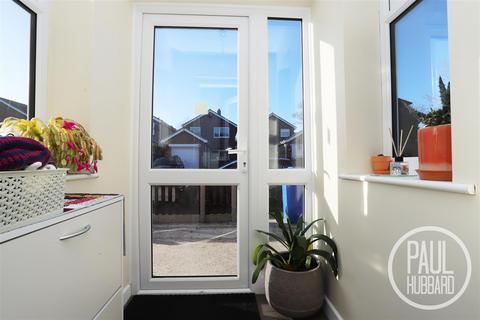 3 bedroom semi-detached house for sale, Peregrine Way, Kessingland, NR33