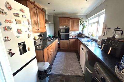 3 bedroom semi-detached house to rent, Ventnor PO38