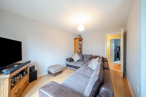 2 bedroom flat for sale, Swinnow Close, Leeds, LS13