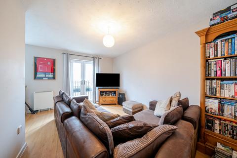 2 bedroom flat for sale, Swinnow Close, Leeds, LS13