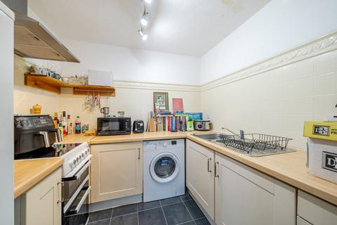 2 bedroom flat for sale, Swinnow Close, Leeds, LS13