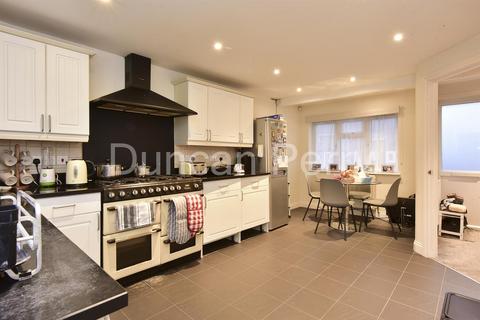 11 Puttocks Drive, Welham Green, Hatfield, AL9 7LW