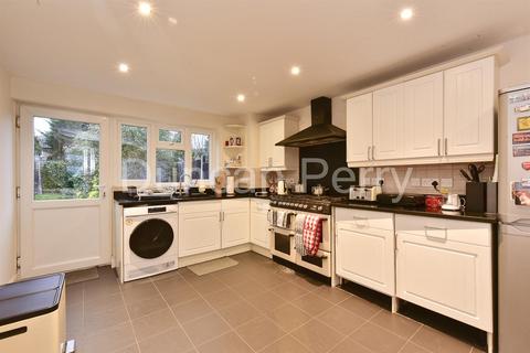 11 Puttocks Drive, Welham Green, Hatfield, AL9 7LW