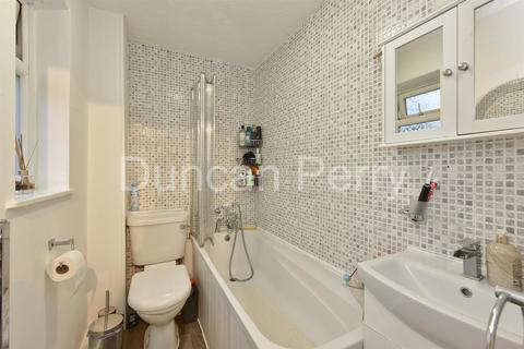 11 Puttocks Drive, Welham Green, Hatfield, AL9 7LW