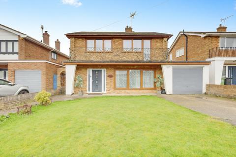 4 bedroom detached house for sale, Claremont Road, Basildon, SS15