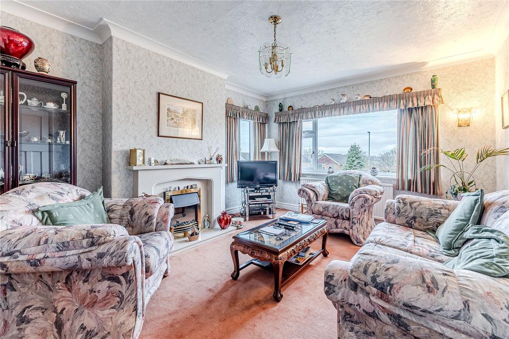 Hillcrest Rise, Cookridge, Leeds 3 bed detached bungalow - £365,000