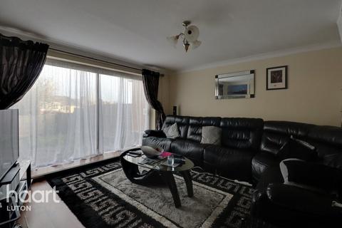 2 bedroom terraced house to rent, Dorel Close, LUTON