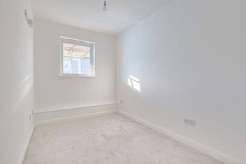 Studio to rent, Elmsleigh Drive, Leigh-on-sea, SS9