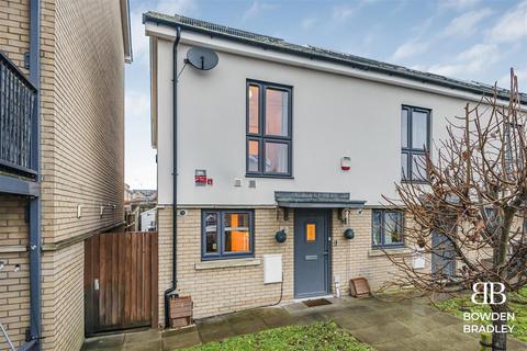 2 bedroom end of terrace house for sale, Reservoir Way, Hainault