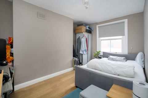 4 bedroom maisonette to rent, Camden Park Road, London, NW1