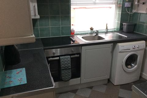 3 bedroom terraced house to rent, Heald Place, Manchester M14