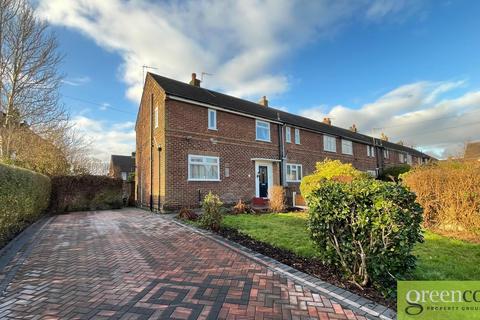 3 bedroom semi-detached house to rent, Conway Avenue, Salford M27