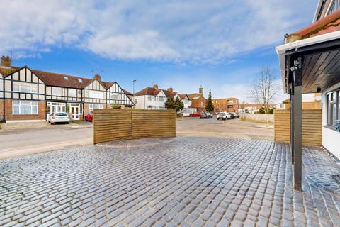 4 bedroom end of terrace house for sale, Bishop Ken Road, Harrow, HA3