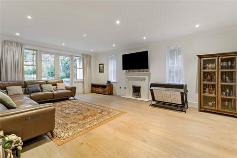 6 bedroom detached house to rent, Oaksend Close, Oxshott, Leatherhead, Surrey, KT22