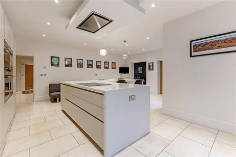 6 bedroom detached house to rent, Oaksend Close, Oxshott, Leatherhead, Surrey, KT22