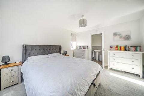 1 Keepsake Close, Farnham, GU9 7GS