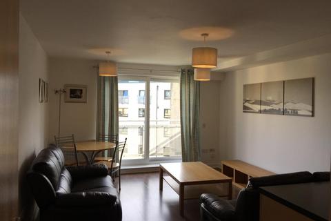 2 bedroom flat to rent, Hawkhill Close, Edinburgh EH7