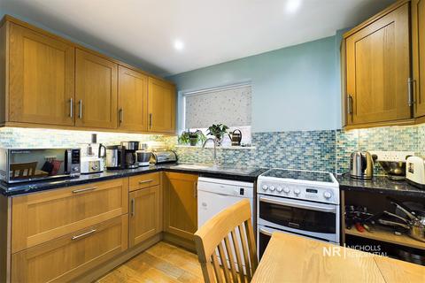 2 bedroom maisonette for sale, West Ewell KT19