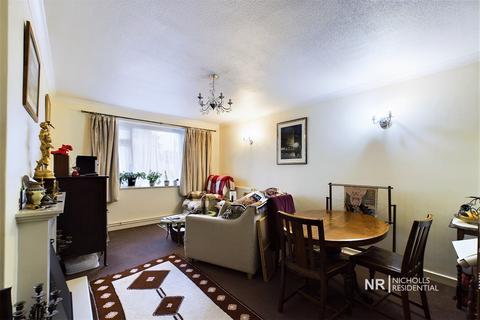 19 Nightingale Drive, Epsom, KT19 9EN