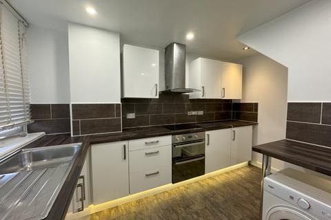 2 bedroom maisonette to rent, Wyndford Road, Wyndford, Glasgow, G20