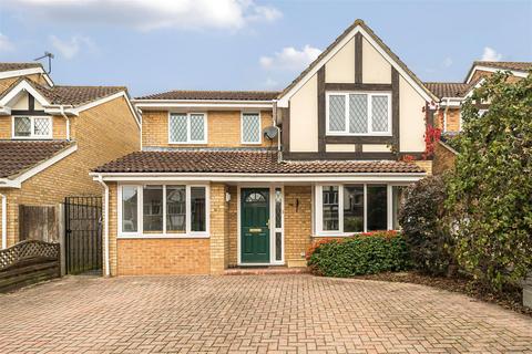 4 bedroom detached house to rent, Bishop Close, Chippenham