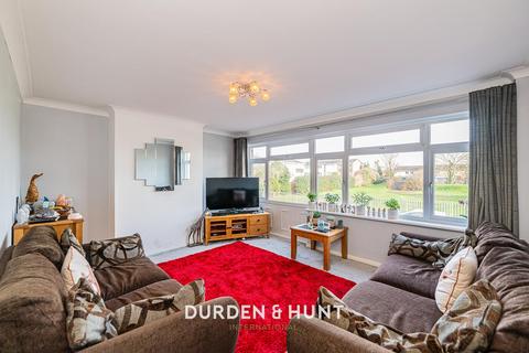61 Cowdray Way, Hornchurch, RM12 4AX